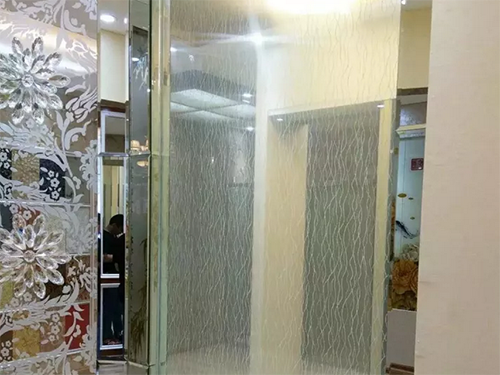 夾絲玻璃 